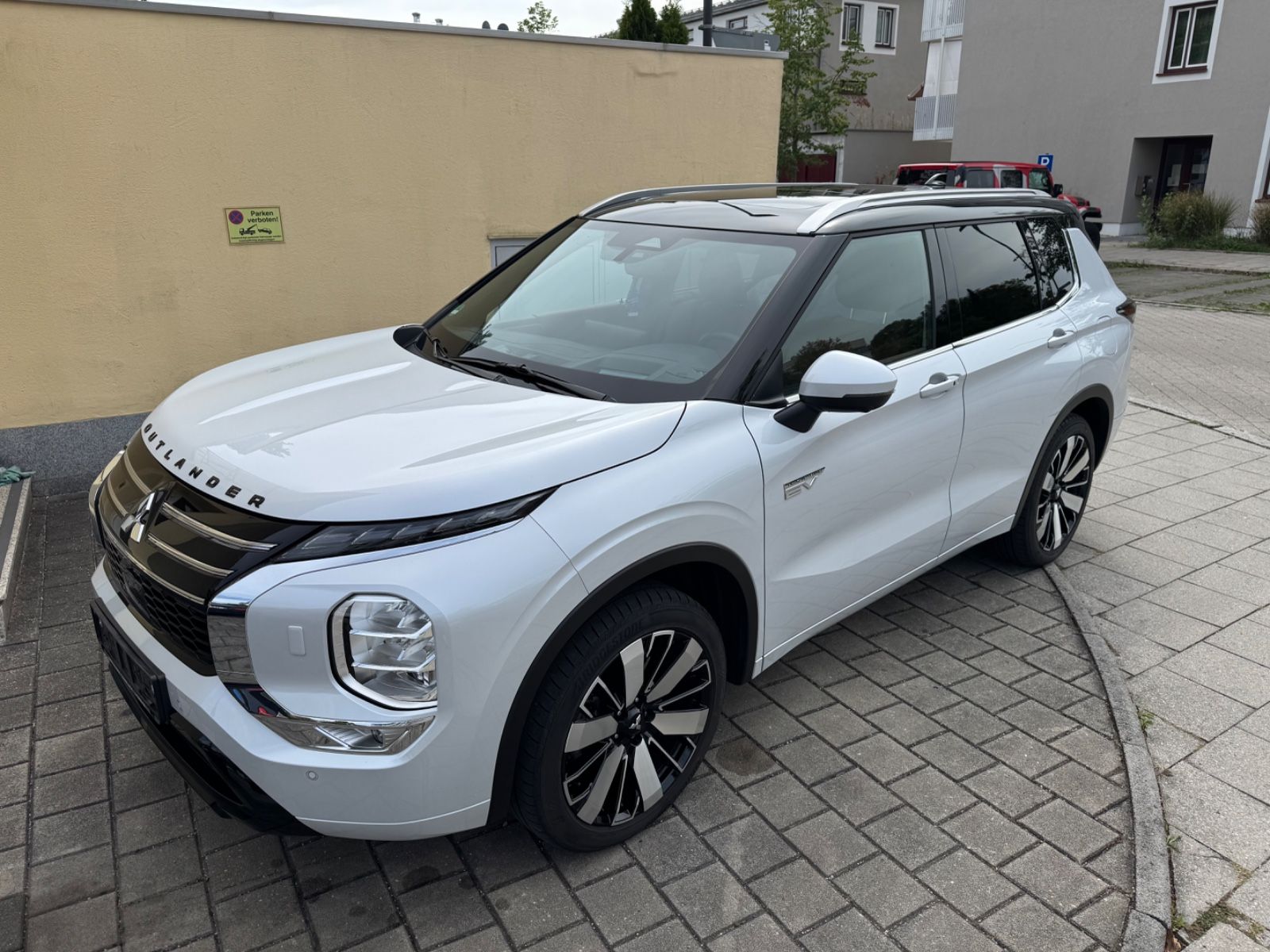 Mitsubishi LUXURY  2.4 PHEV 100 kW S-AWC Top