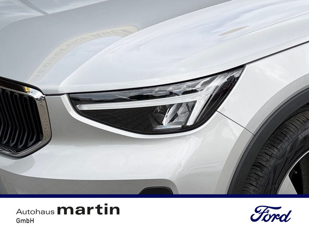 Fahrzeugabbildung Volvo XC40 2.0 Core 2WD SHZ NAVI W-LAN ACC FACEL. LED