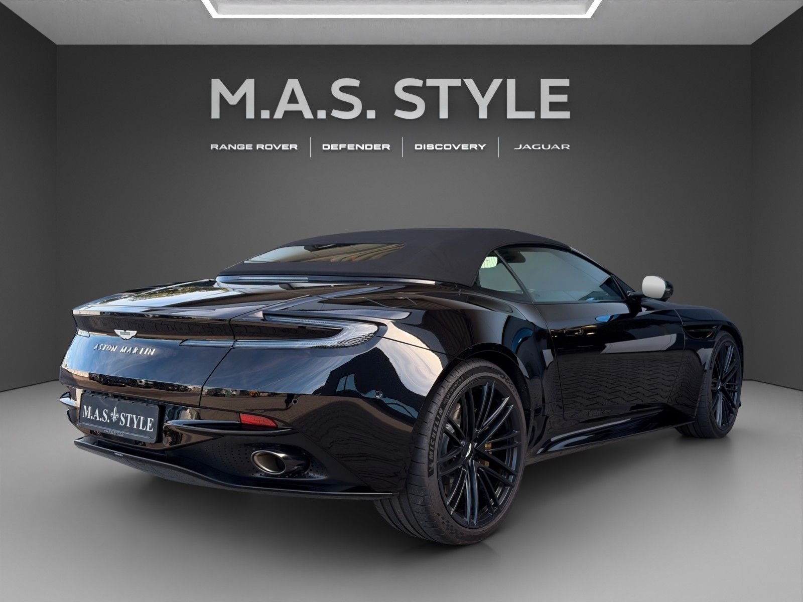 Fahrzeugabbildung Aston Martin DB12 4.0 V8 Volante PPF Bowers & Wilkins