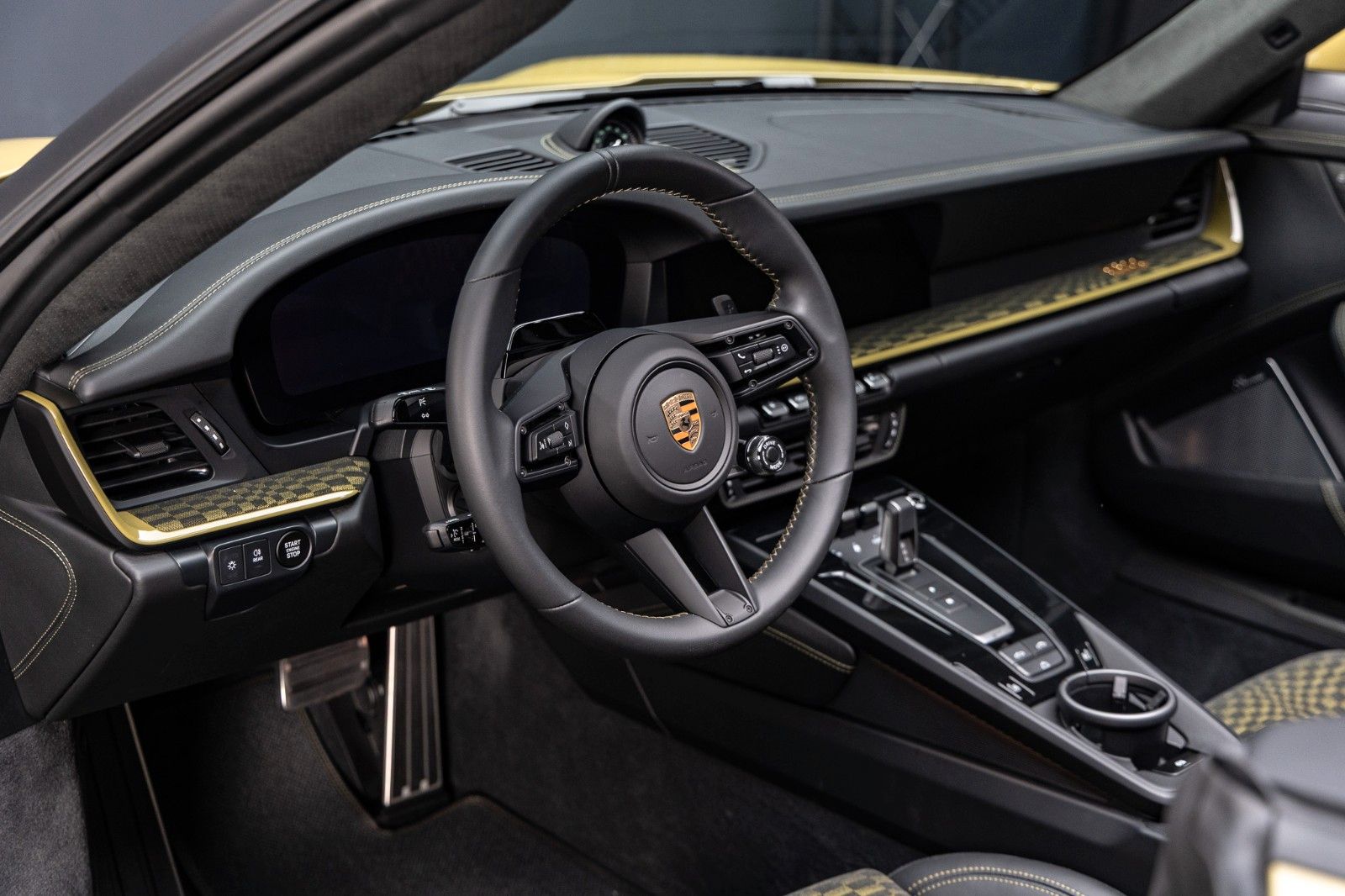 Fahrzeugabbildung Porsche 992.2 GTS Cabrio Spirit 70 + PCCB + Burmester
