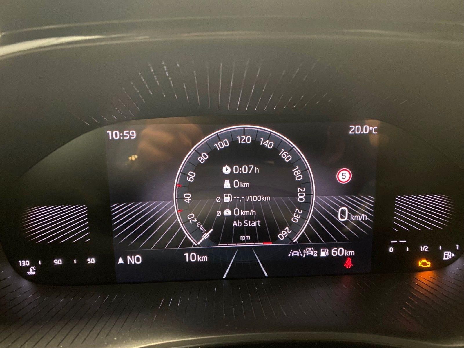 Fahrzeugabbildung SKODA Fabia 1.0l TSI Selection+KAMERA+KLIMATRONIC+ALU+