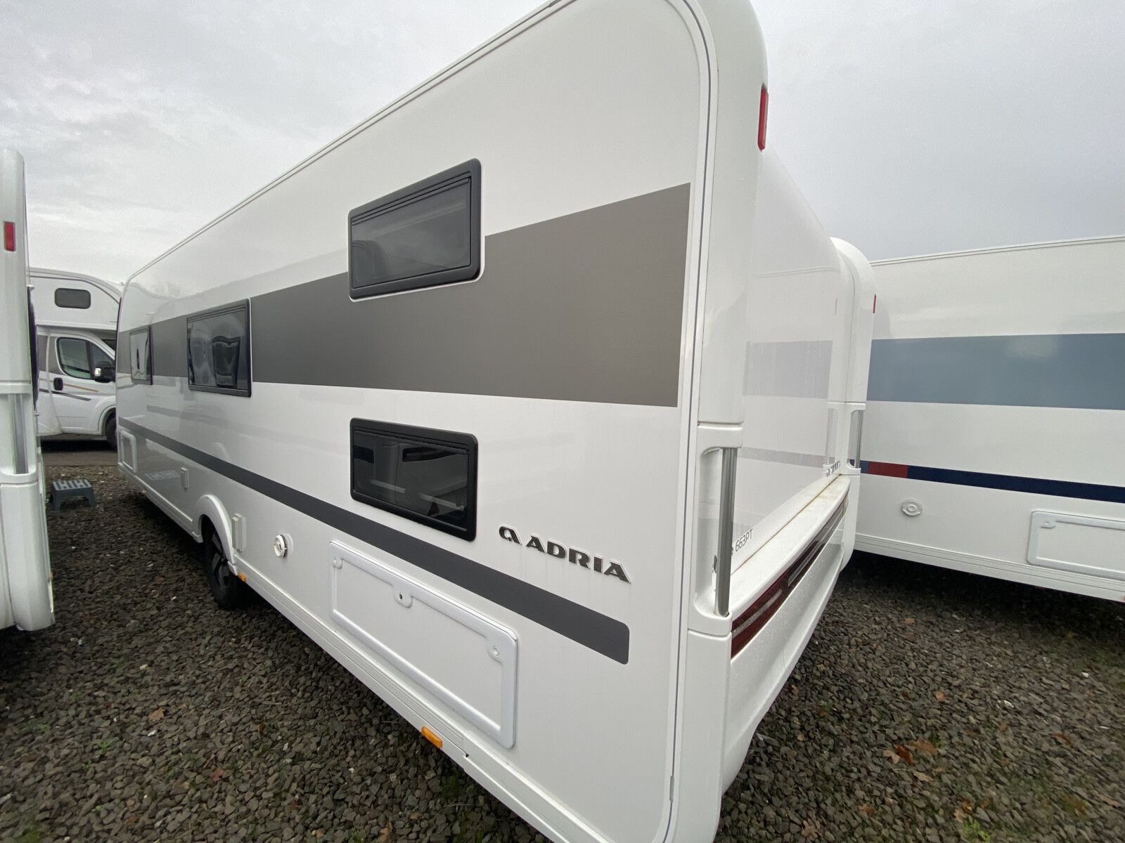 Fahrzeugabbildung Adria Alpina 663 PT mit gratis Truma Mover smart A4