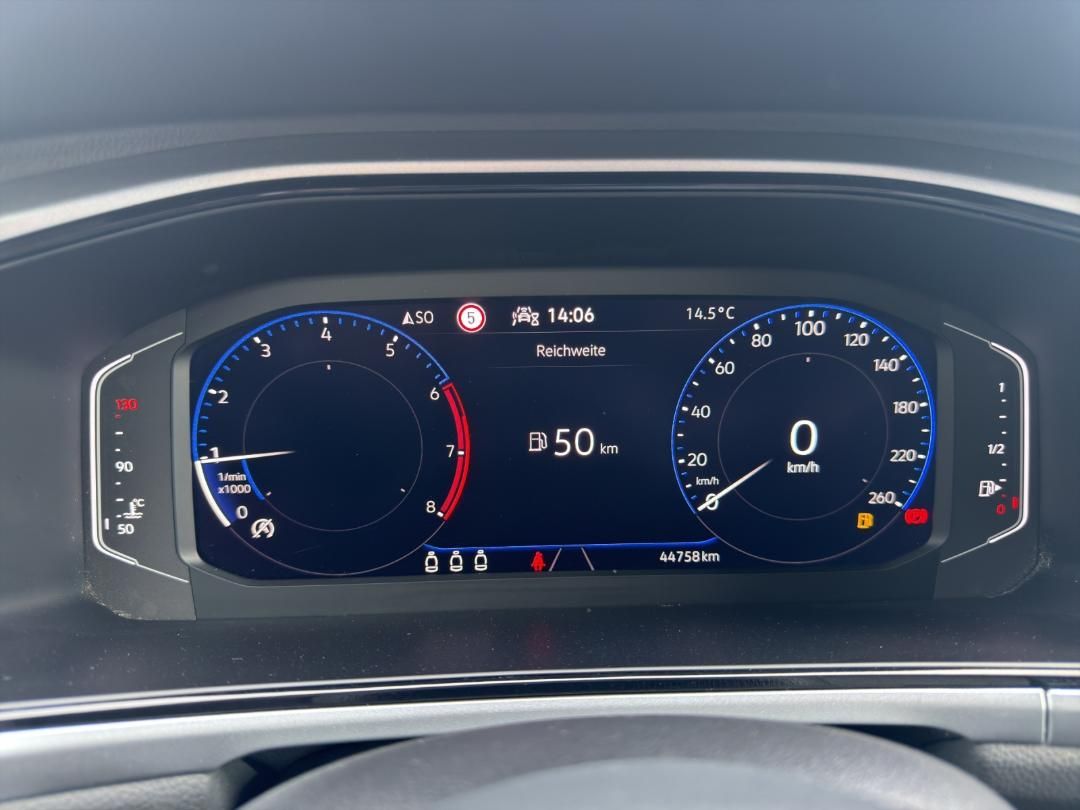 Fahrzeugabbildung Volkswagen T-ROC Life 1.0 TSI,RearView,Navi,LED,SH,Keyless,