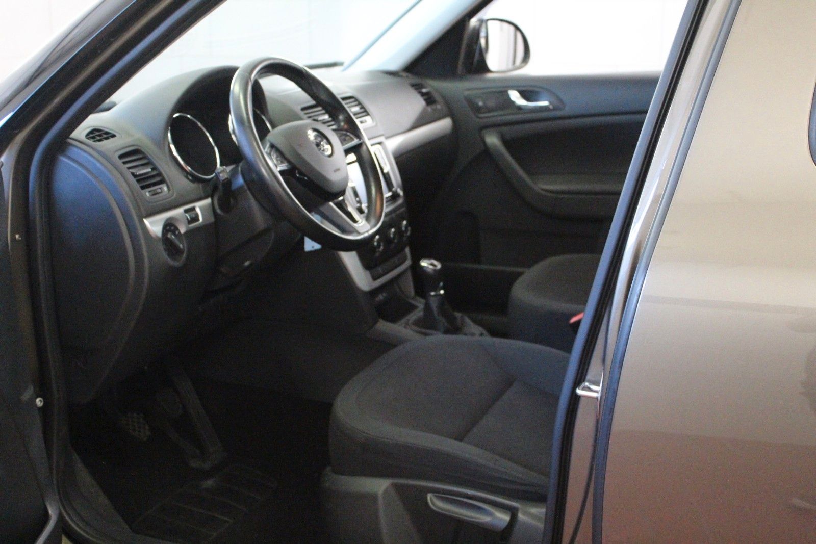 Fahrzeugabbildung SKODA Yeti 1.2 TSI Ambition AHK *Winterräder