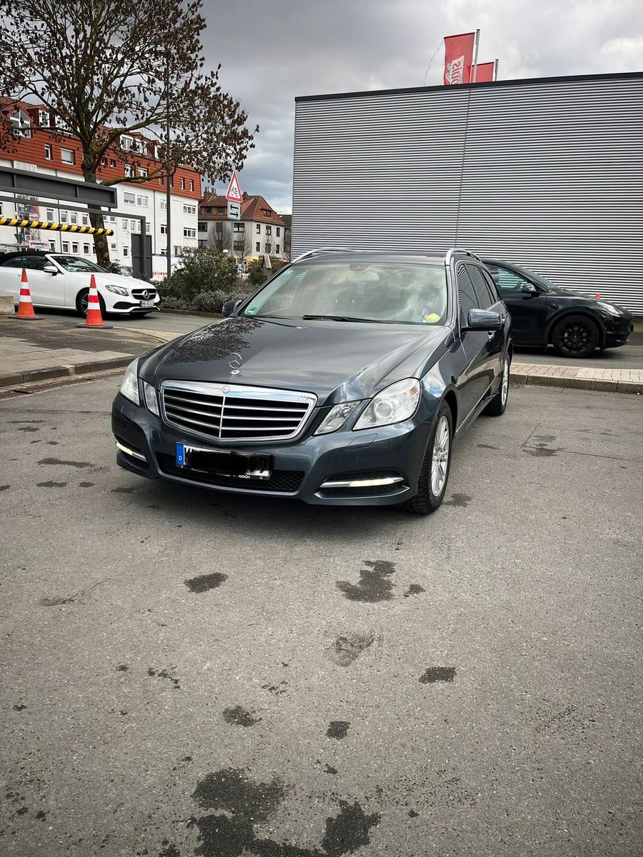 Mercedes-Benz  2012 — rear view