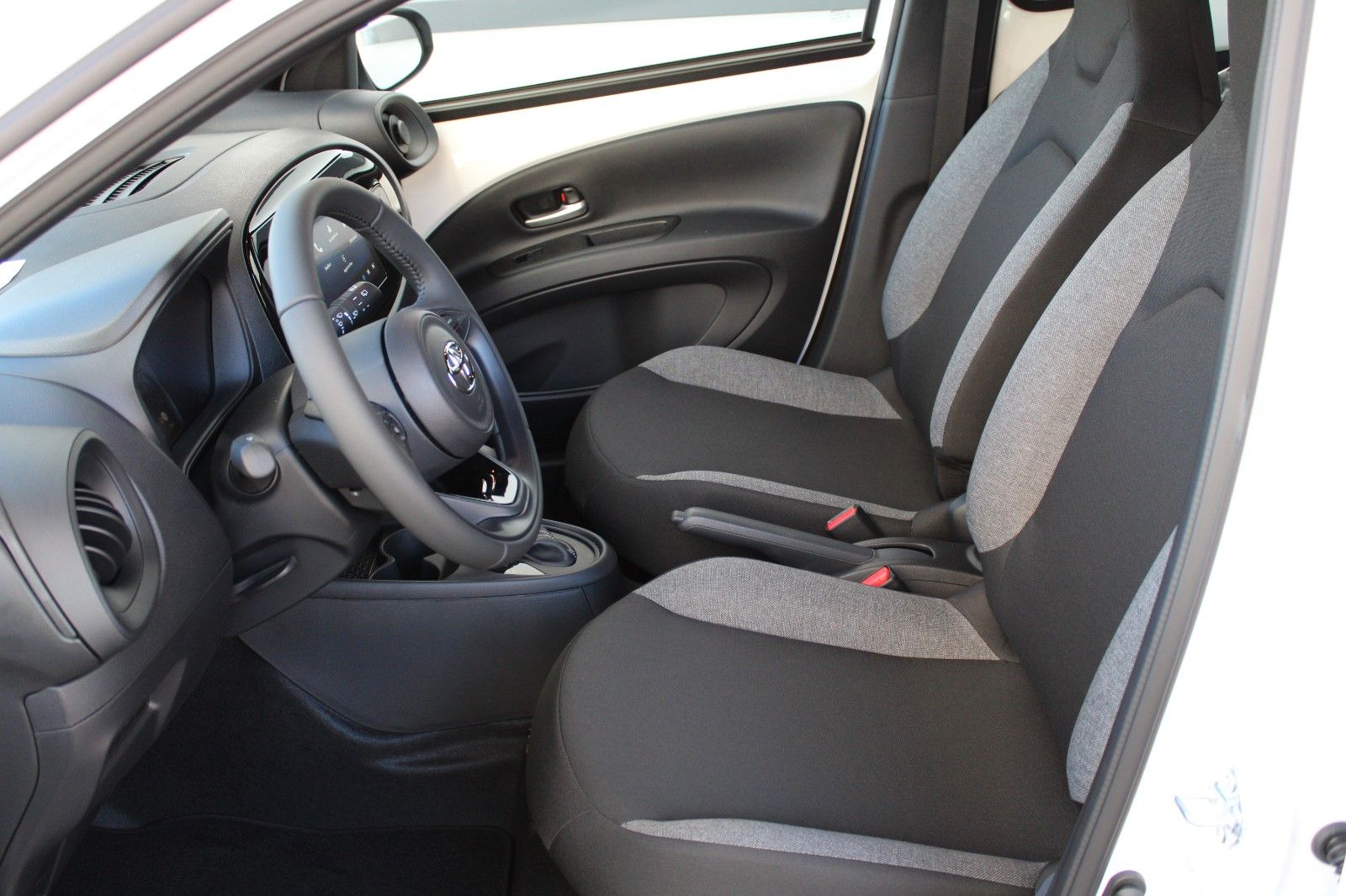 Fahrzeugabbildung Toyota Aygo X Play AUTOMATIK + Alu + AKR