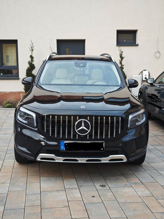 Image of Mercedes-Benz GLB 220