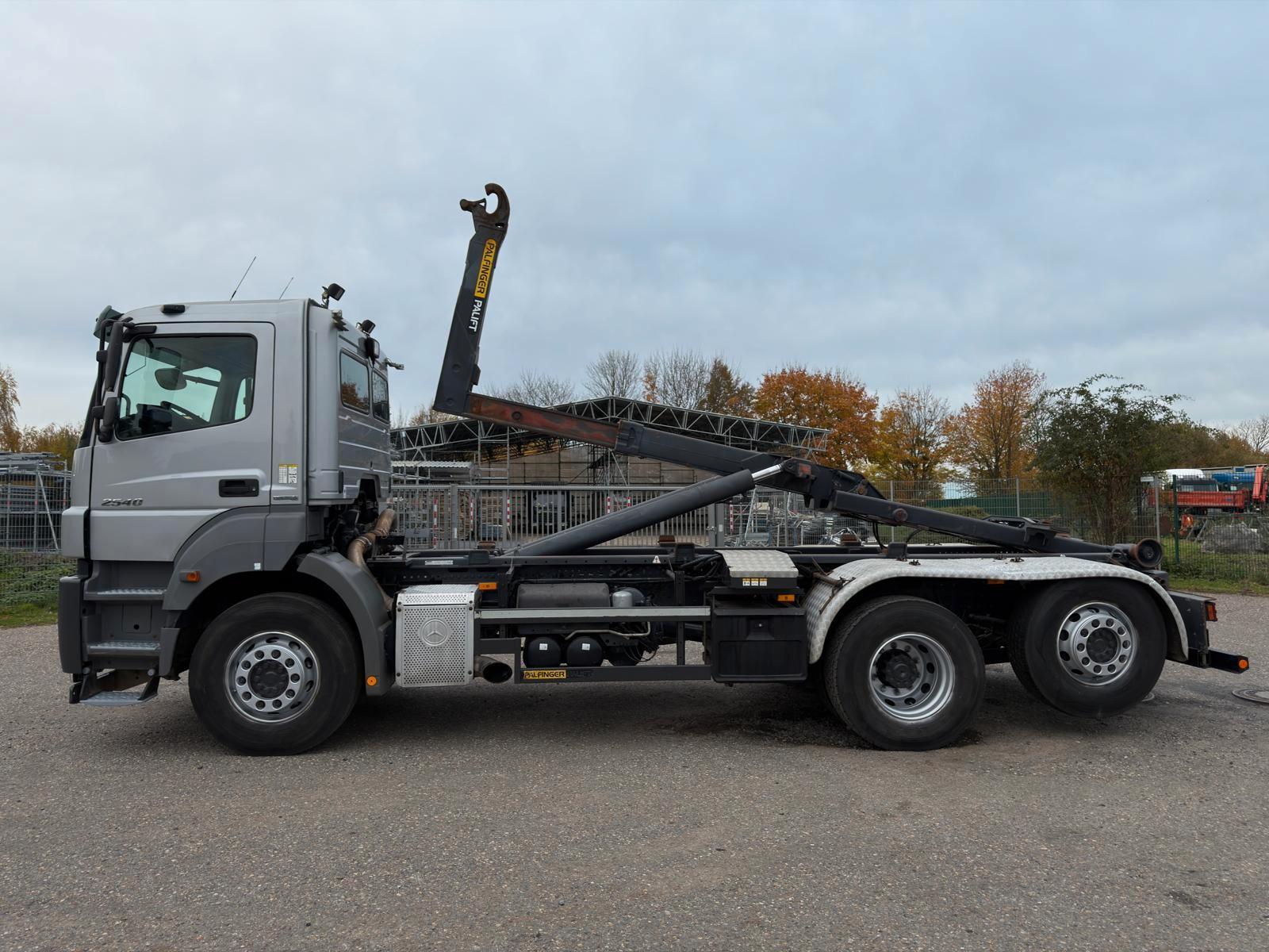 Mercedes-Benz 2540 L 6x2 Palfinger T20 mit hydr. Containerverr