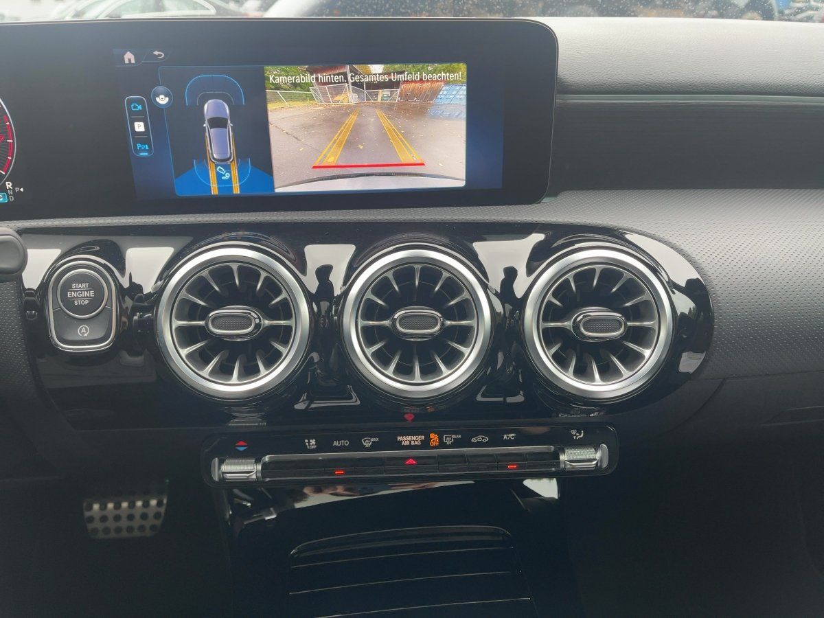 Fahrzeugabbildung Mercedes-Benz A 200 AMG/Pano/Kamera/AHK