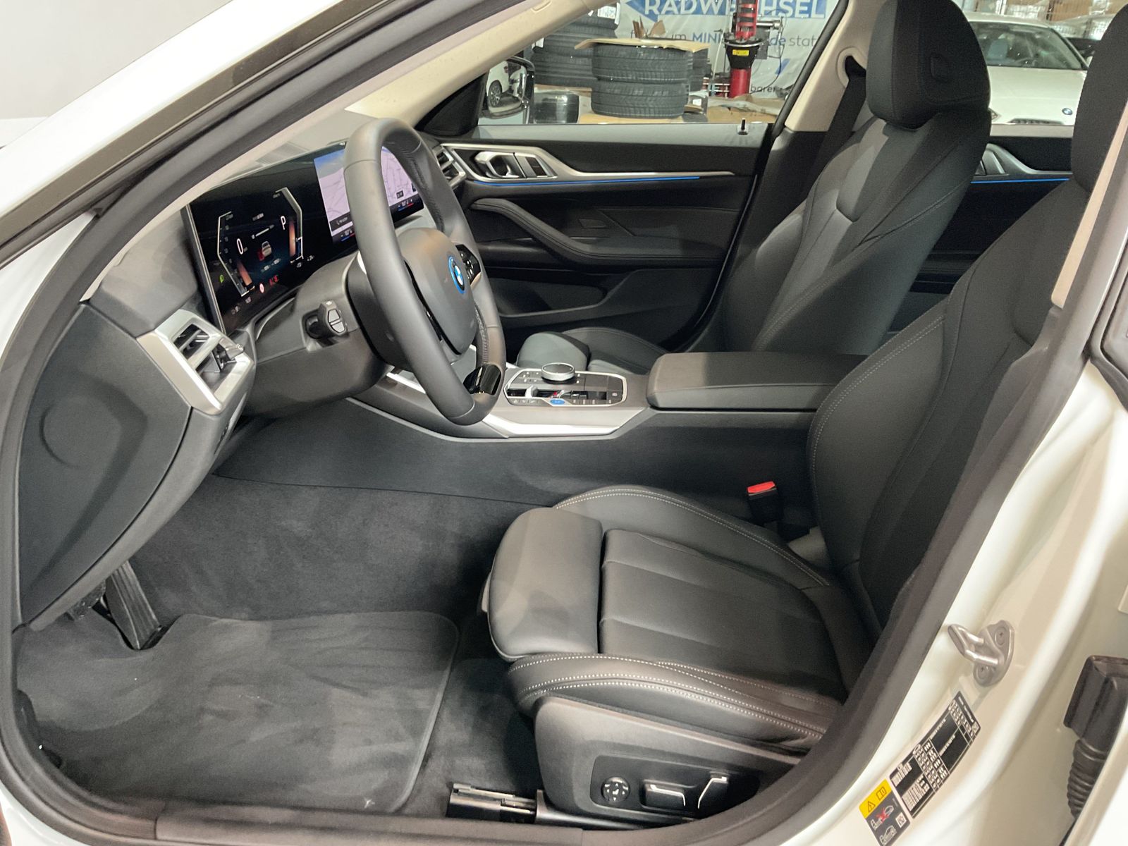 Fahrzeugabbildung BMW i4 eDrive35 |M Sportbremse |Komfortzugang |HiFi