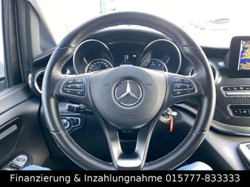 Mercedes V 220 - 6