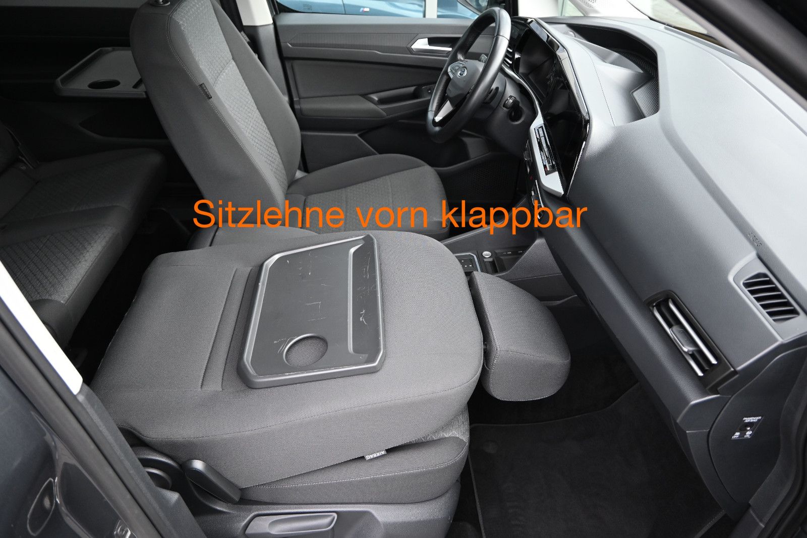 Fahrzeugabbildung Ford Grand Tourneo 2.0 d Titanium Aut °PANO°KAM°8FACH