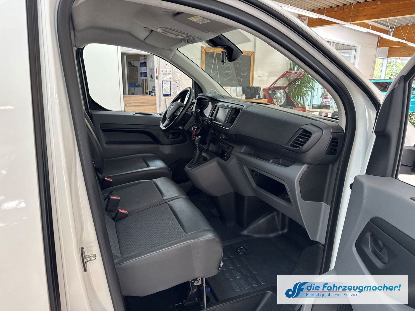 Fahrzeugabbildung Opel Vivaro Kasten Edition L 2.0 D EU6d-T Apple CarPl