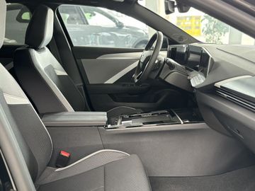 Fotografie 7 des Opel Astra Sports Tourer 1.5 D Automatik AHK RFK Navi