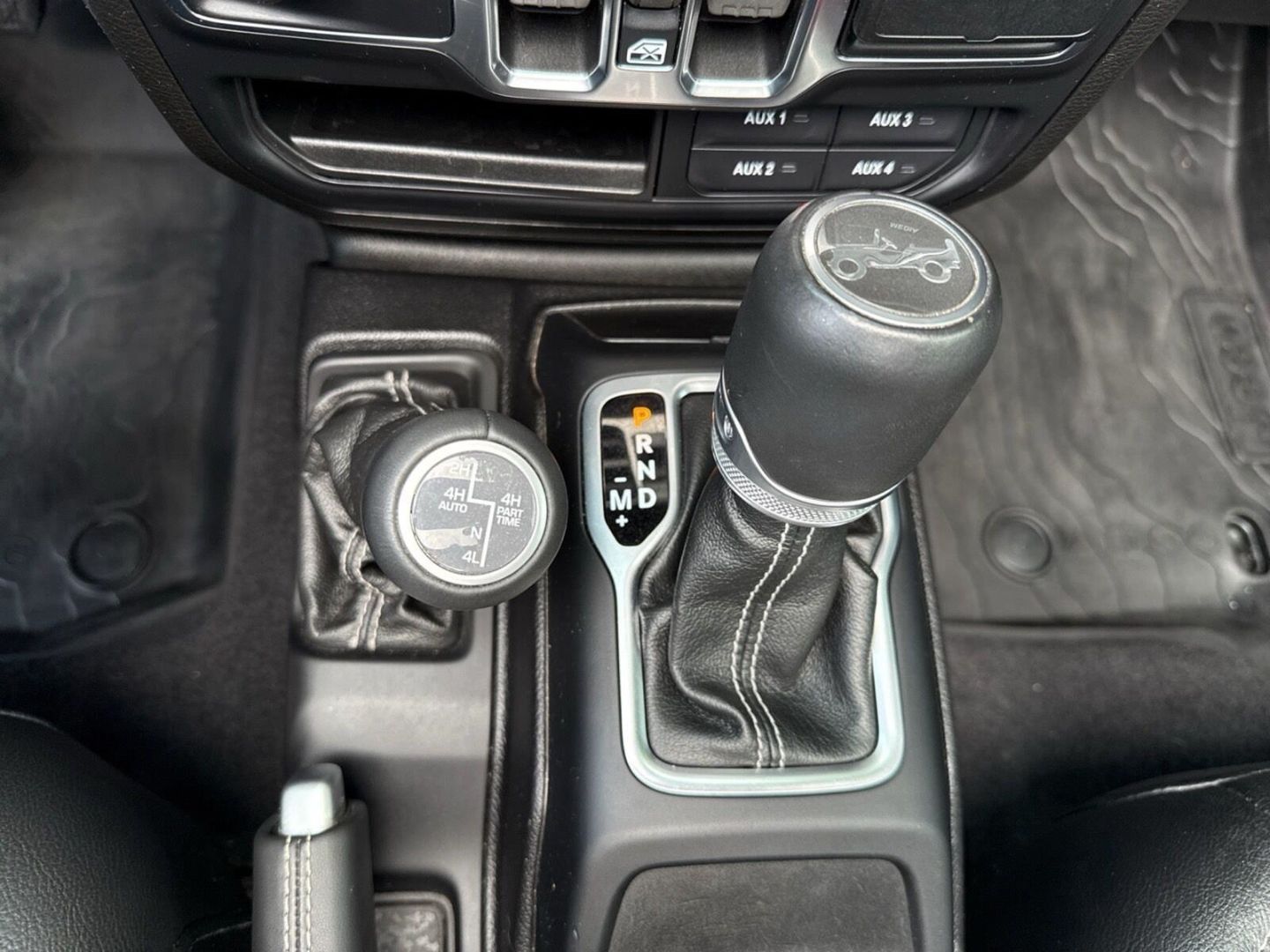 Fahrzeugabbildung Jeep Wrangler Sahara 2.2 CRDi - Umbau - Sky-One-Touch