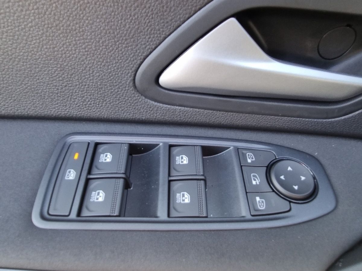 Fahrzeugabbildung Dacia Duster Journey mild hybrid 140