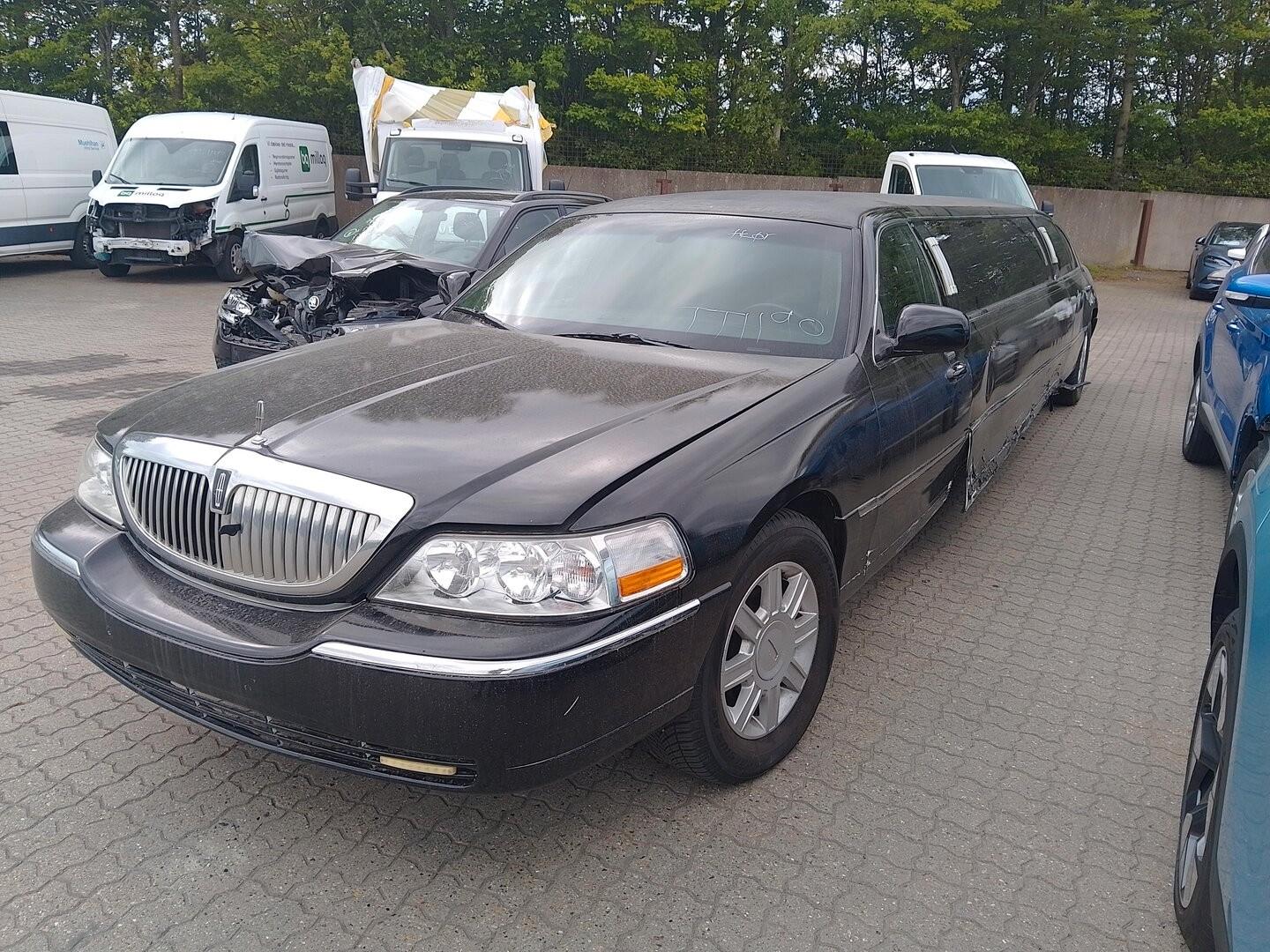 Lincoln Navigator LIMOUSINE