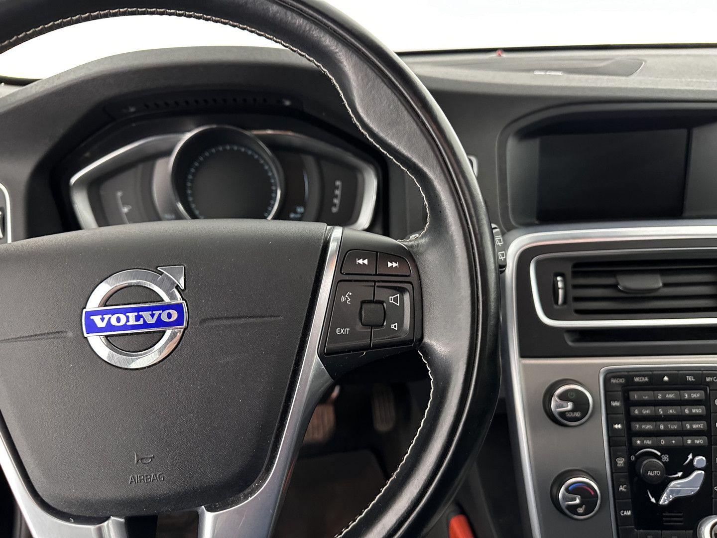 Volvo V60 2014 — photo 17