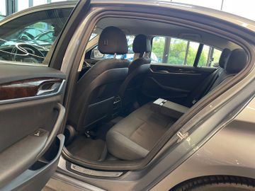 BMW 530 i xDrive *1.HAND*NAVI*TEMPO*SZHZ*AHK*PDC*
