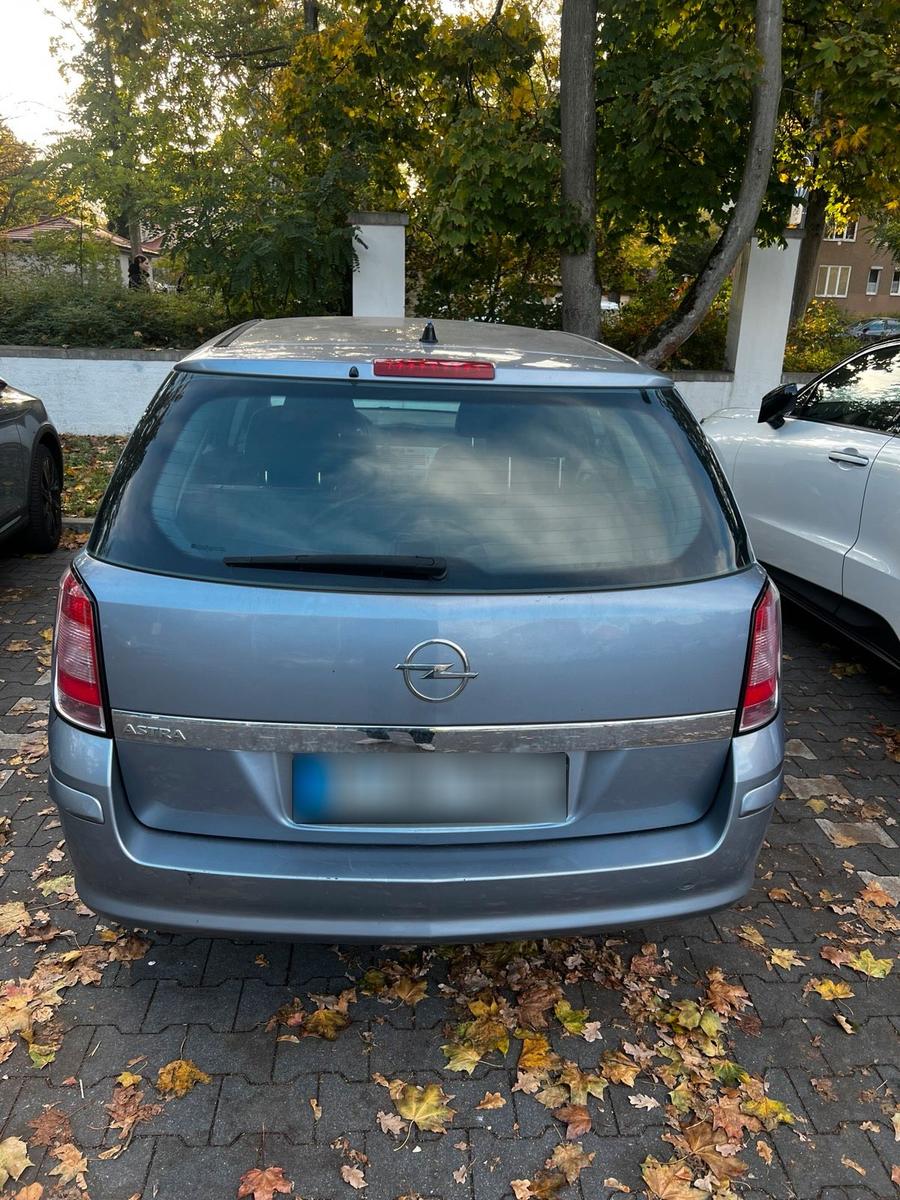 Opel Astra 2009 — photo 8