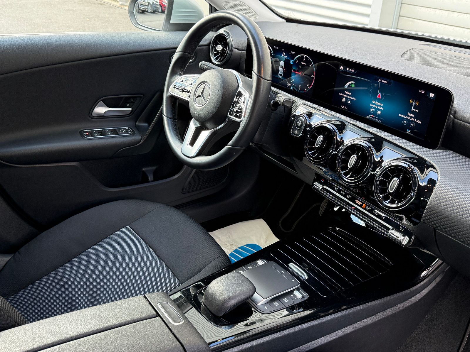 Fahrzeugabbildung Mercedes-Benz A 180 d Lim. Sedan Aut DAB GRA Navi Kamera SHZ