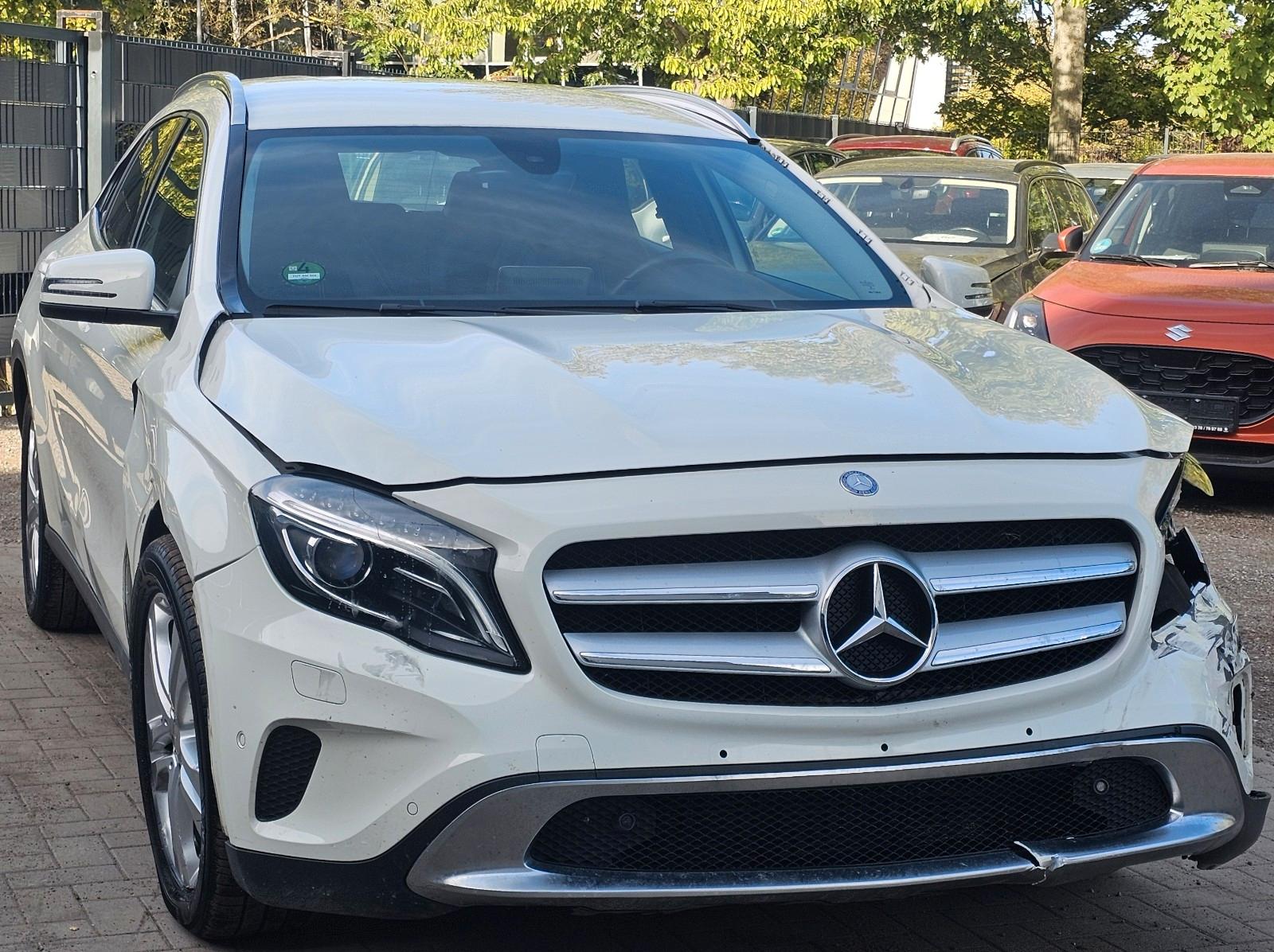 Mercedes-Benz GLA 200 *AMBIENTE*NAVI*R.-CAM*