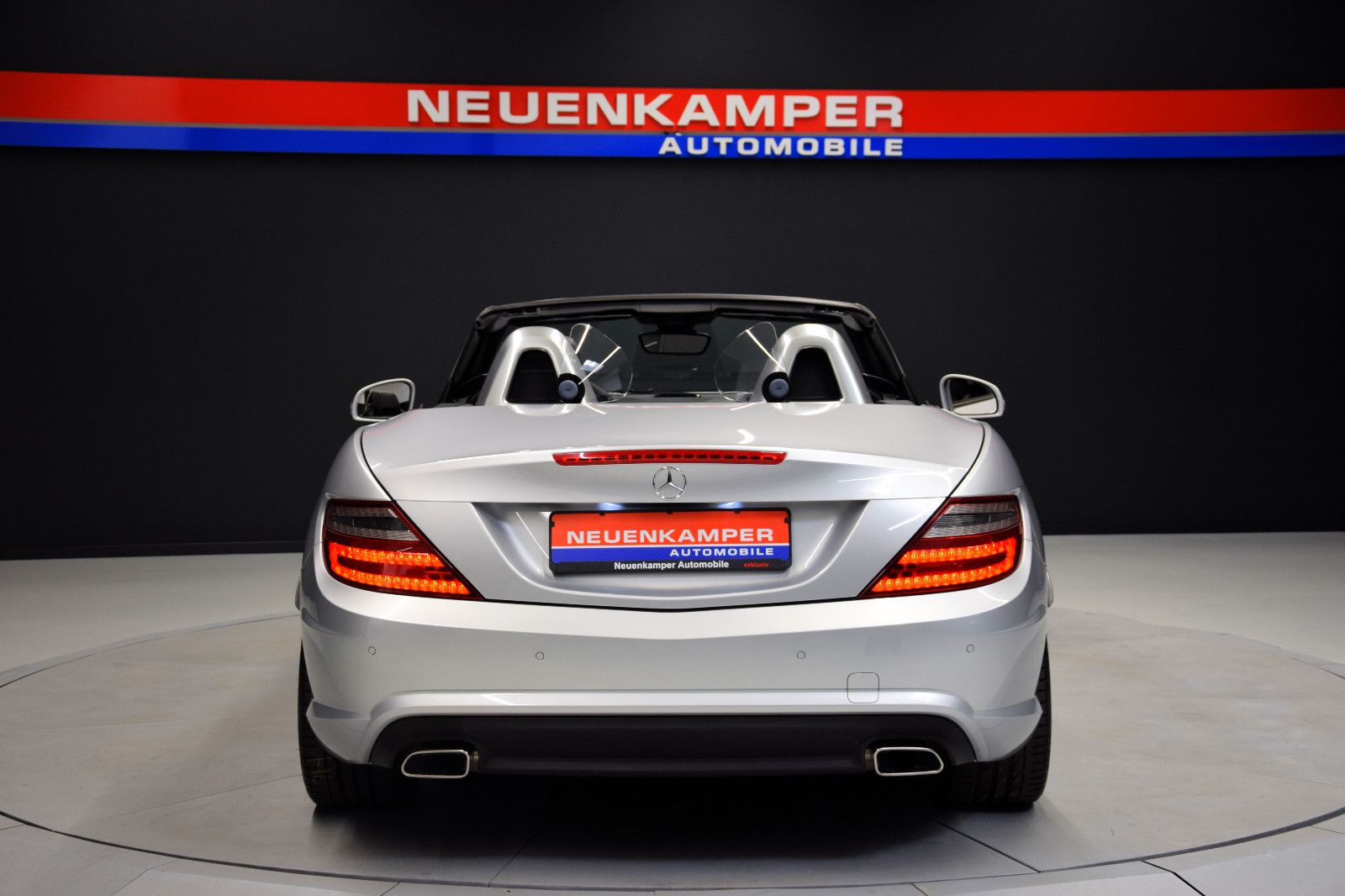 Fahrzeugabbildung Mercedes-Benz SLK 200 AMG Autom Xenon Pano Navi Leder Ambi PDC