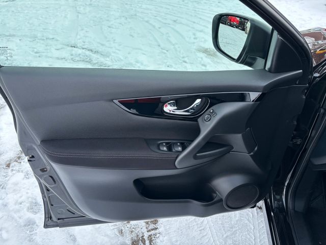 Nissan Qashqai 1,3 Zama AHK Glasdach
