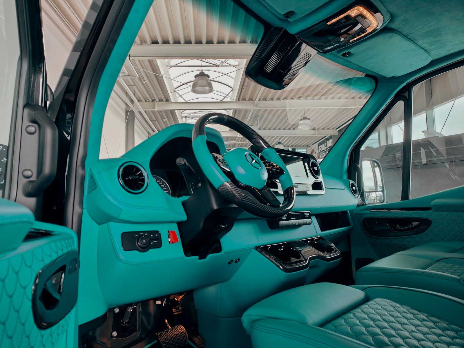 Fahrzeugabbildung Mercedes-Benz X-CROSSVAN 4x4² XXL - #1OFF