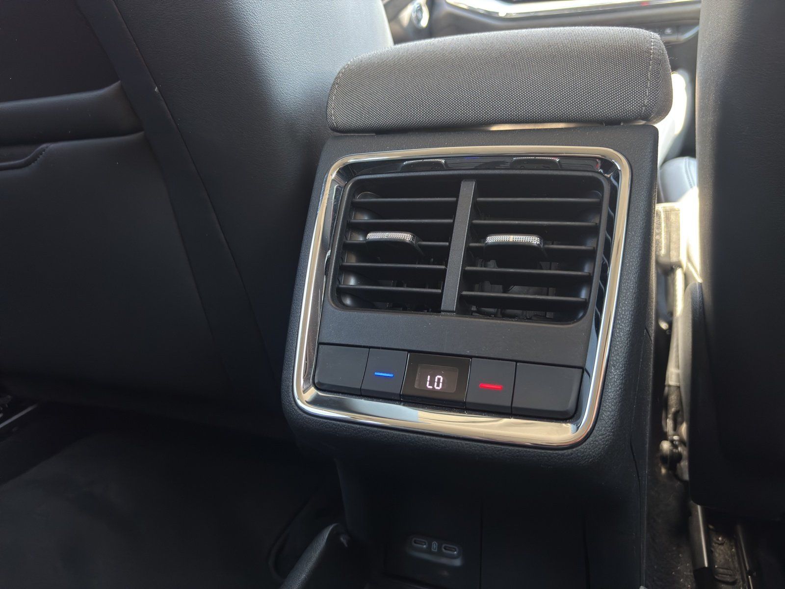 Fahrzeugabbildung SKODA Enyaq 60 Loft/Convenience PLUS
