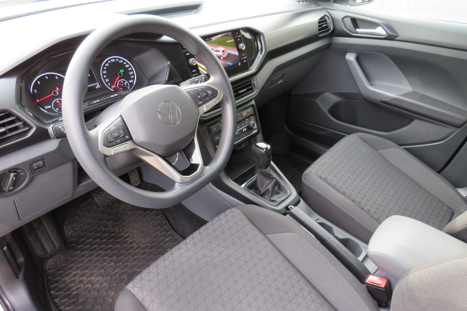 Fahrzeugabbildung Volkswagen T-Cross Life DSG PDC TELVOR SITZH. 1H.