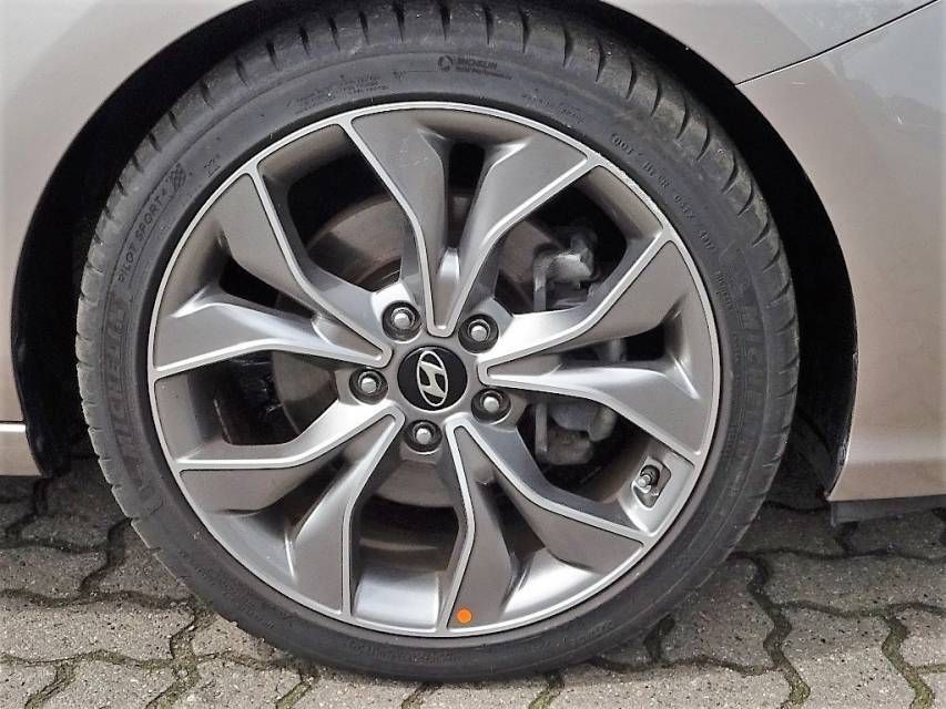 Fahrzeugabbildung Hyundai i30  Fastback  1,4 T-GDI