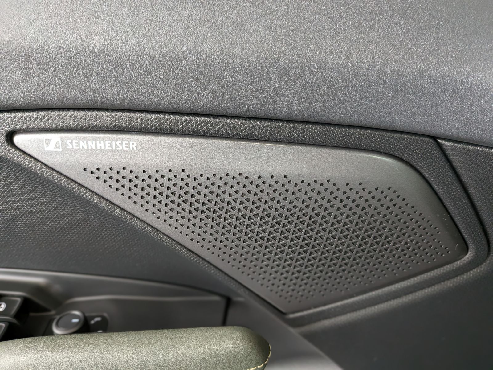 Fahrzeugabbildung CUPRA Terramar 1.5 eTSI Tribe Sennh Matrix HUD AHK 20