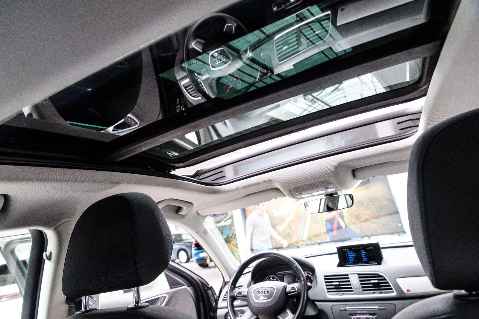 Fahrzeugabbildung Audi Q3 1.4l 110kw S-Line +AHK +Pano +Navi