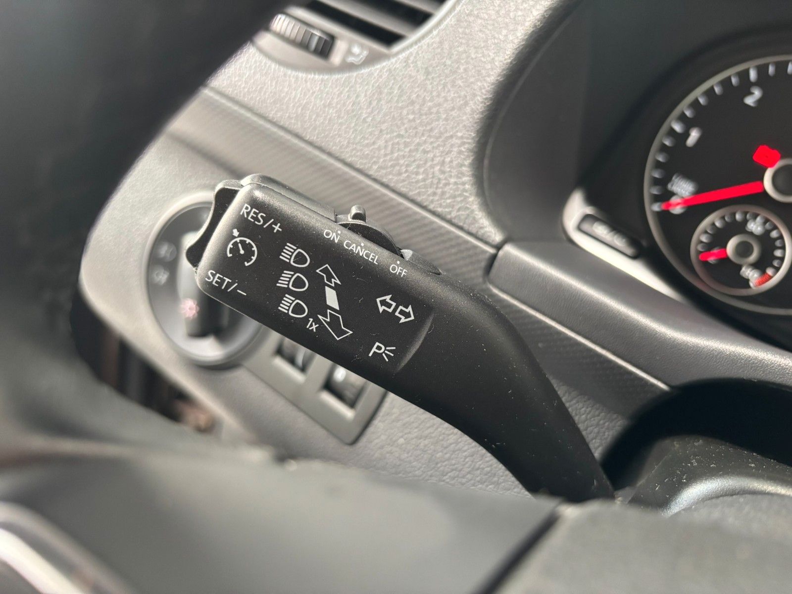 Fahrzeugabbildung Volkswagen Caddy 1.6D Kombi Maxi Trendline AHK/7-SITZER/PDC