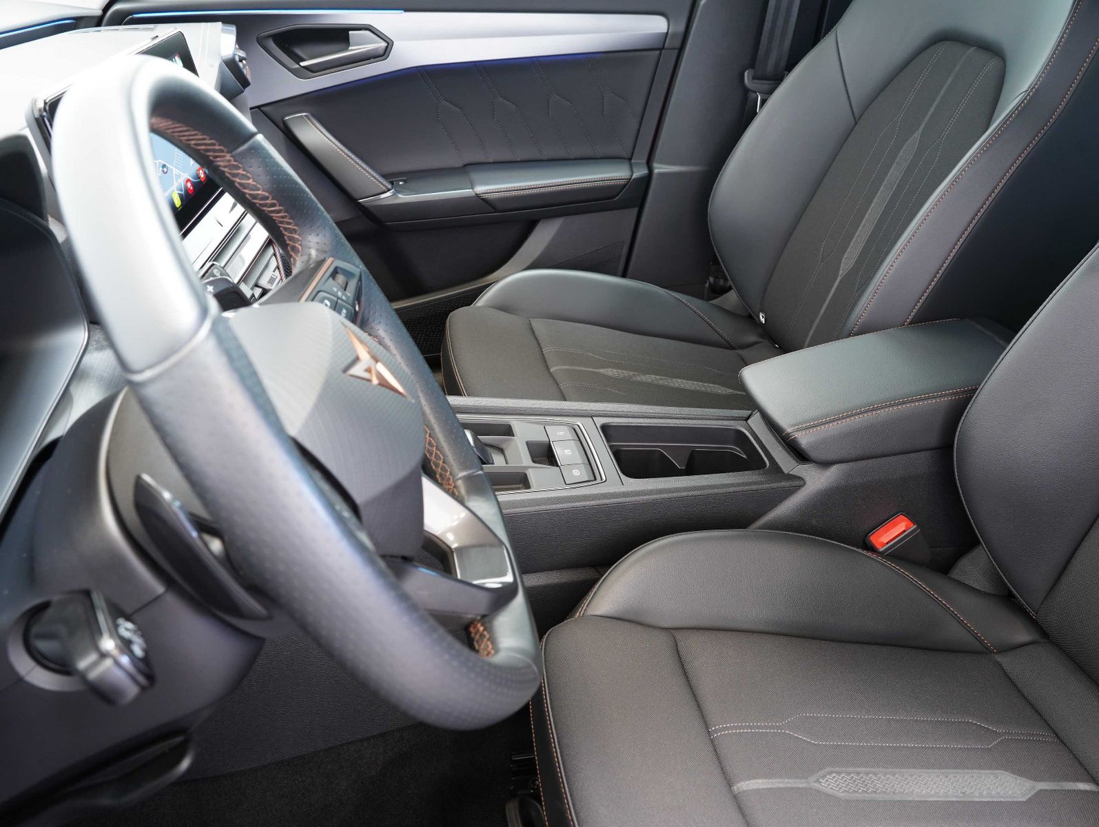 Fahrzeugabbildung CUPRA Formentor 1.4 TSI DSG e-HYBRID LED/ACC/CAM/AMBI