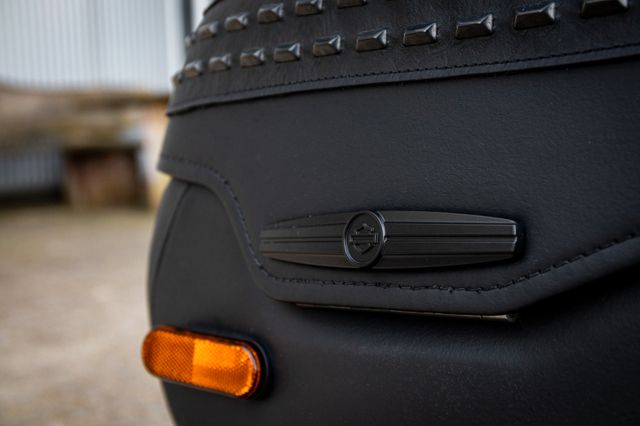 Fahrzeugabbildung Harley-Davidson Softail Heritage 114 FLHCS - DEFIANCE KOLLEKTION