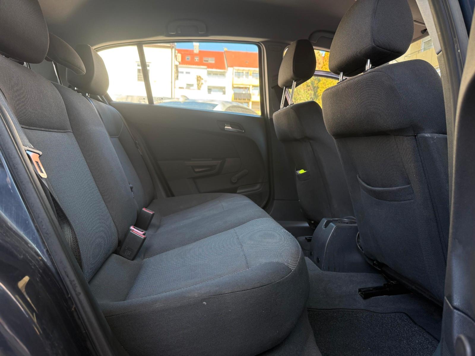 Opel Astra 2009 — photo 10