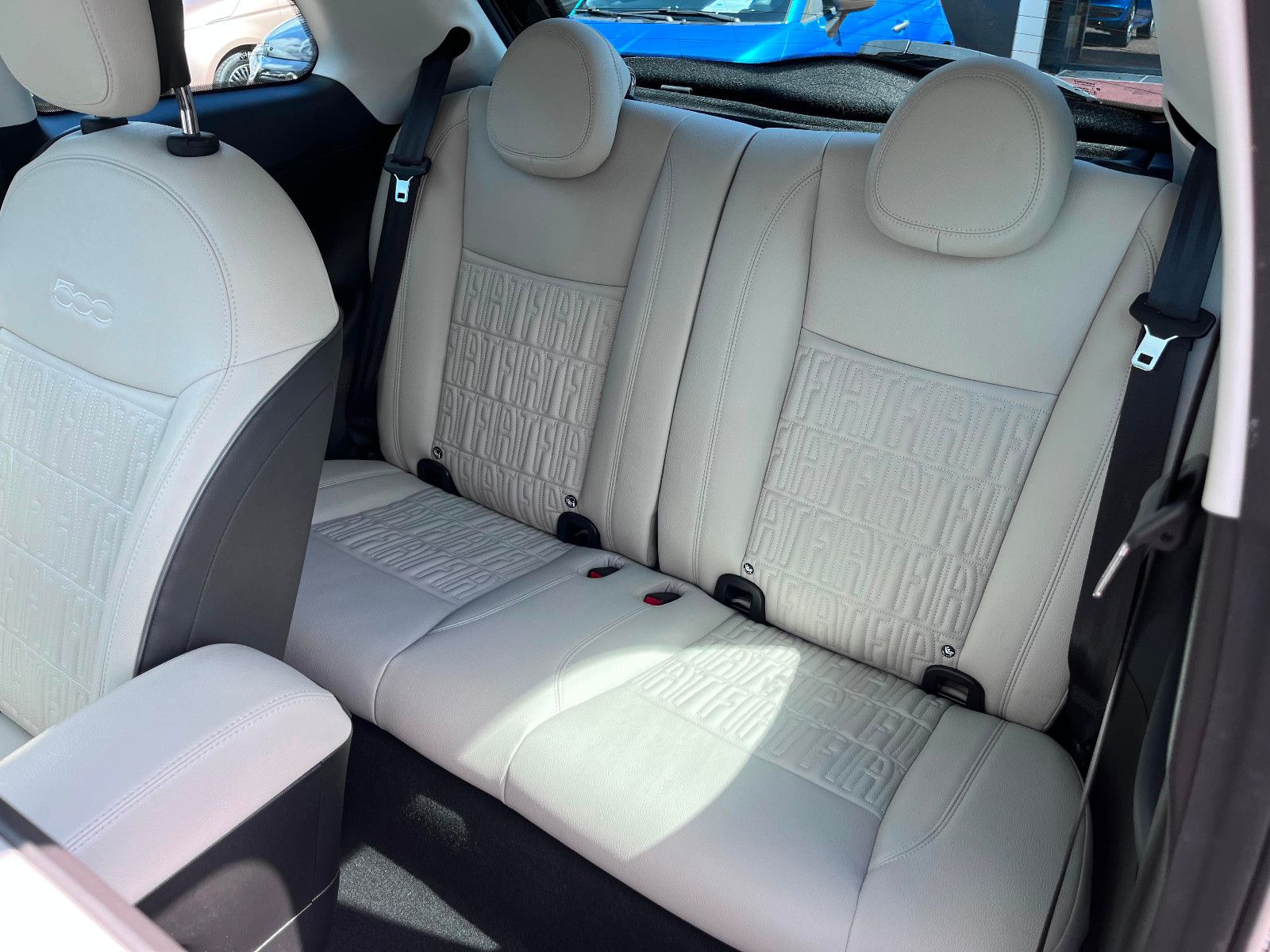 Fahrzeugabbildung Fiat 500E La Prima