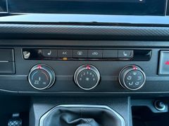 Fahrzeugabbildung Volkswagen T6.1 Multivan 150 PS Navi Sitzh AHK 60000km