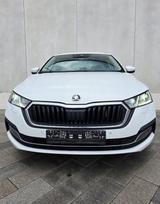Skoda Octavia 2. 0TDI LED Virtual HeadUp Massage Belüf