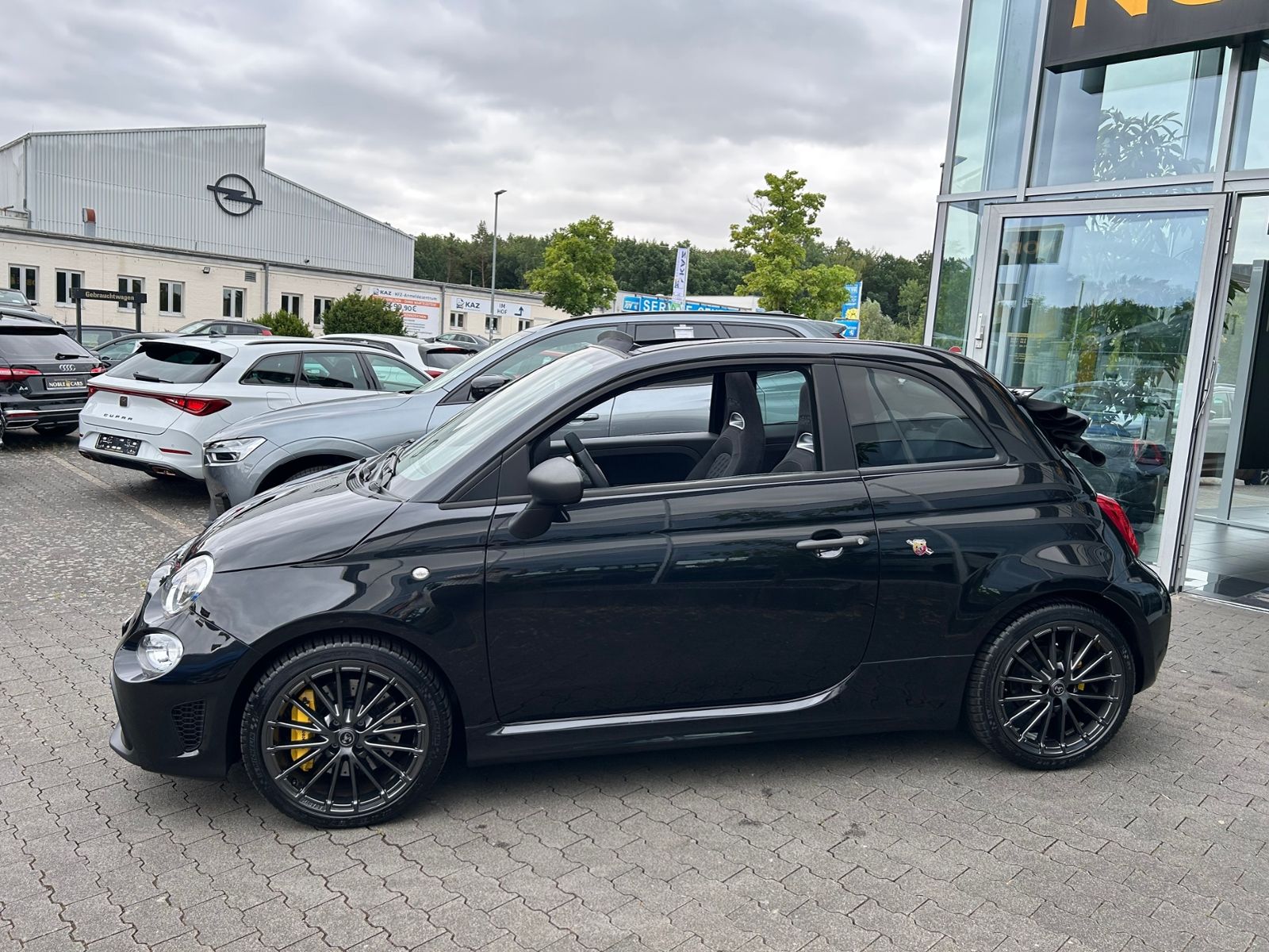 Fahrzeugabbildung Abarth 695 C KLIMA NAVI ALU 17 "  Nur  1450  km