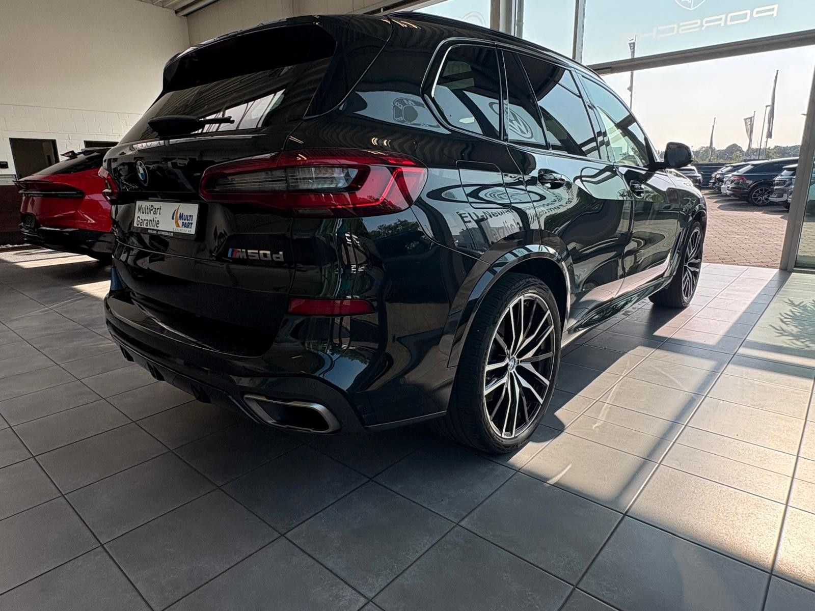 Fahrzeugabbildung BMW X5  M50D,SKYLOU;22,LASER,HUD,PANO;