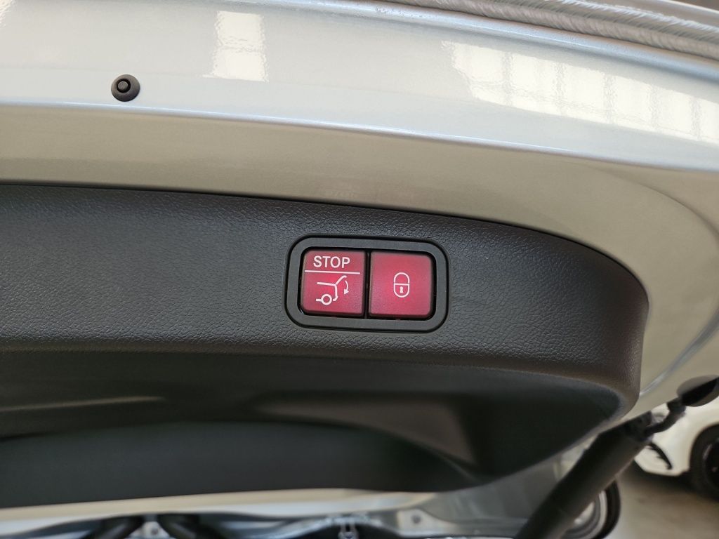 Fahrzeugabbildung Mercedes-Benz GLB 200 NIGHT MULTI AHK 360GRAD MASSAGE WINTER