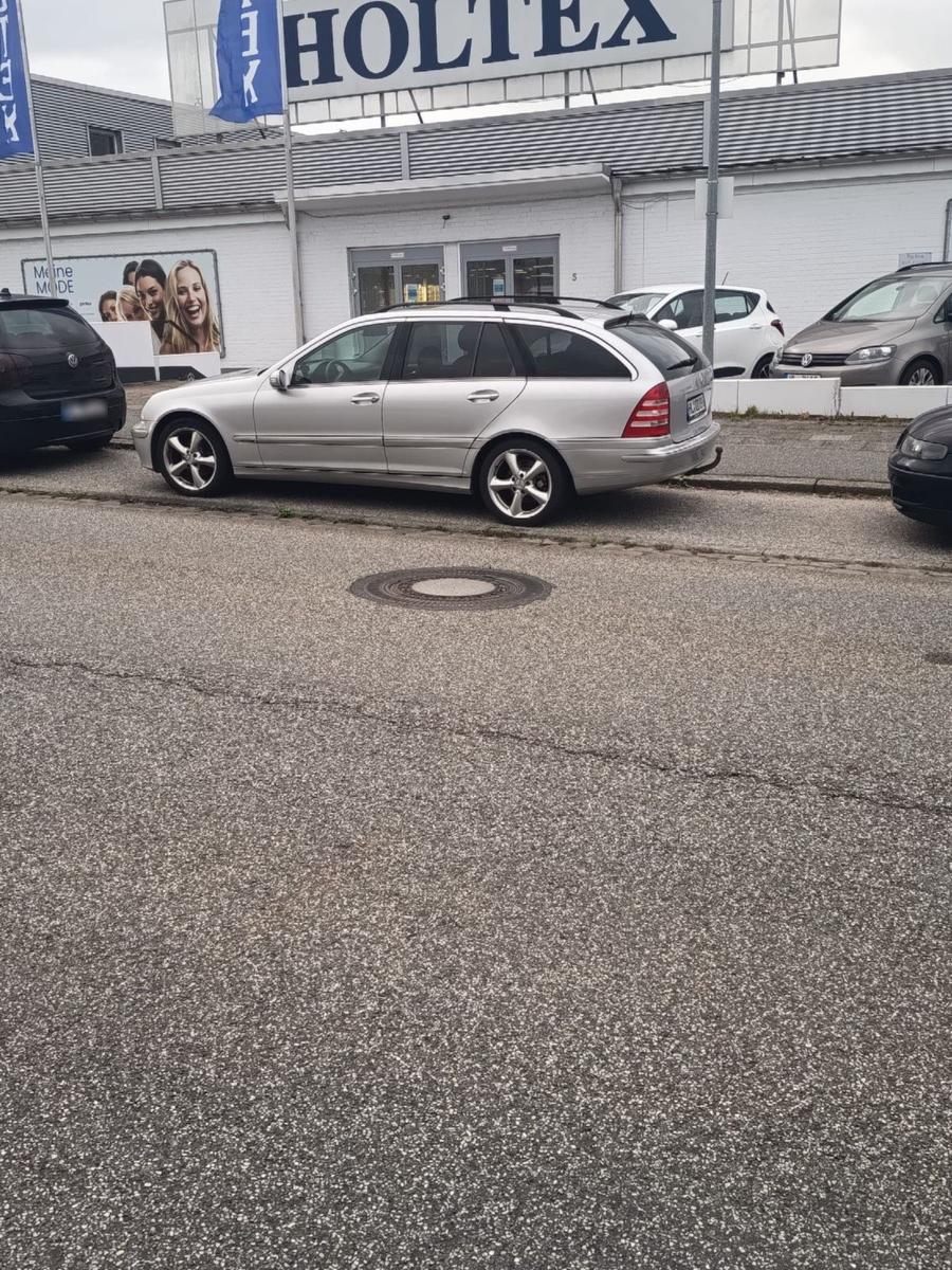 Mercedes-Benz C180 2004 — engine 143 HP (105kW)