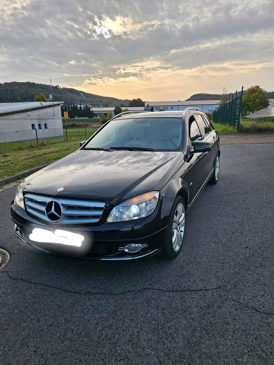 Mercedes-Benz 220 2010 — rear view