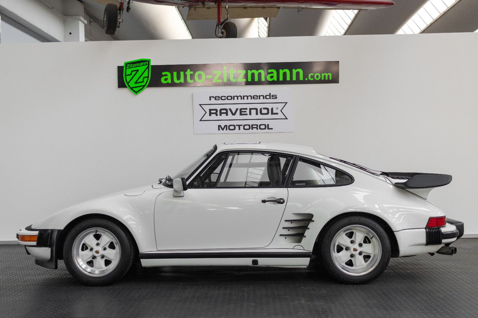 Fahrzeugabbildung Porsche 911 Turbo 3.3 "Flatnose"/1 OF 686/CD 2+/H-ZUGET.
