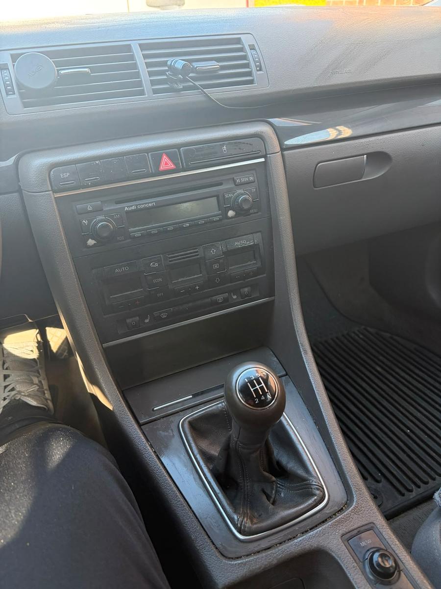 Audi A4 2004 — photo 6