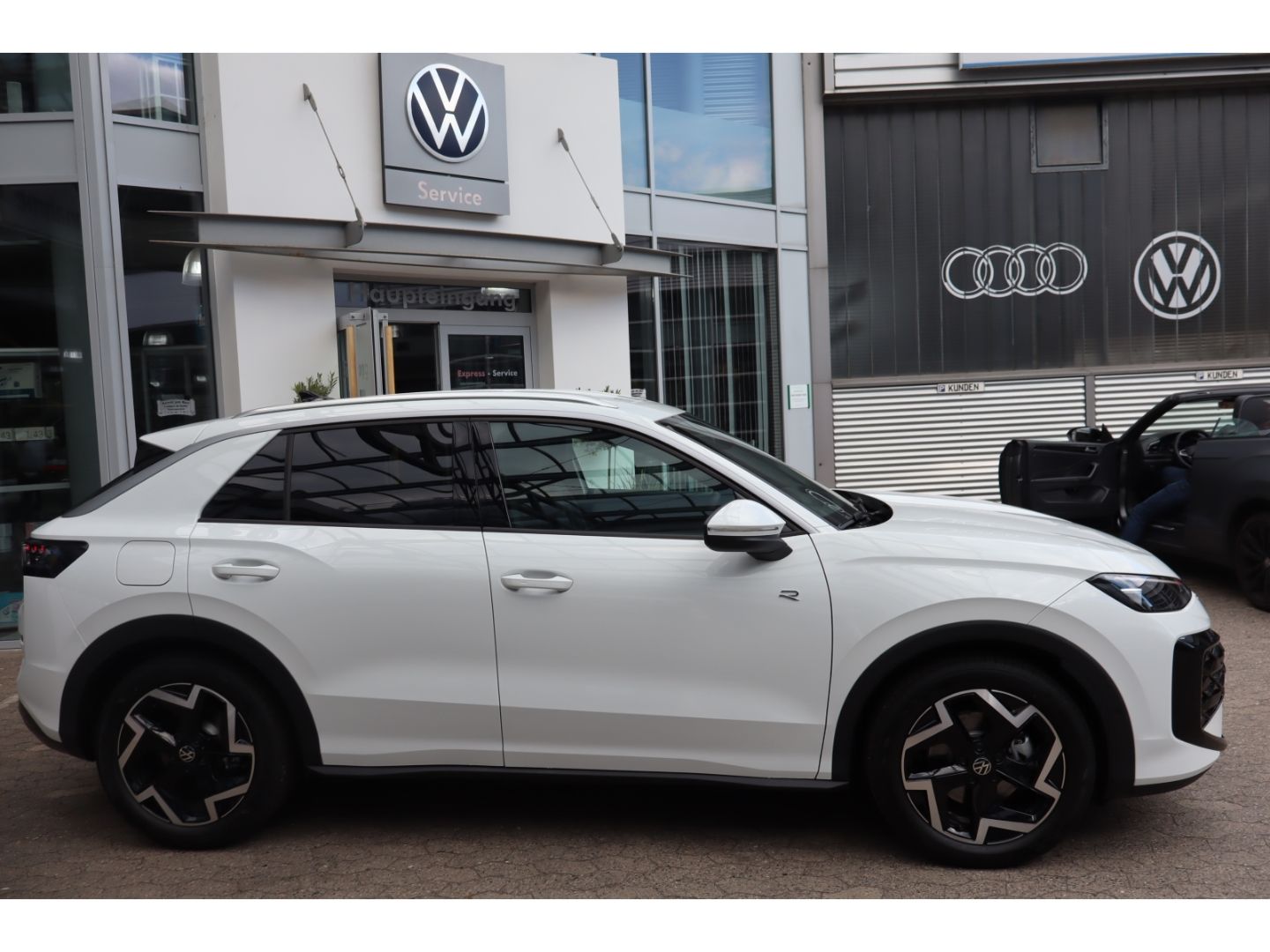 Volkswagen T-Roc 1.5 eTSI R-Line AHK RFK Easy Open imagem 2