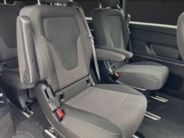 Mercedes V 220 - 12